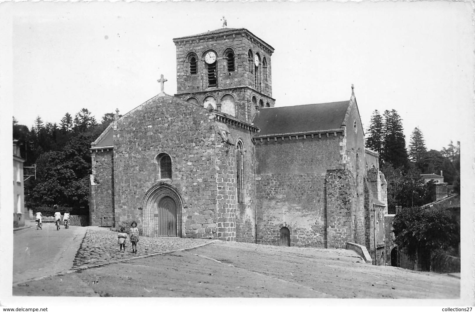 85-POUZAUGES- L'EGLISE 12e S - Pouzauges