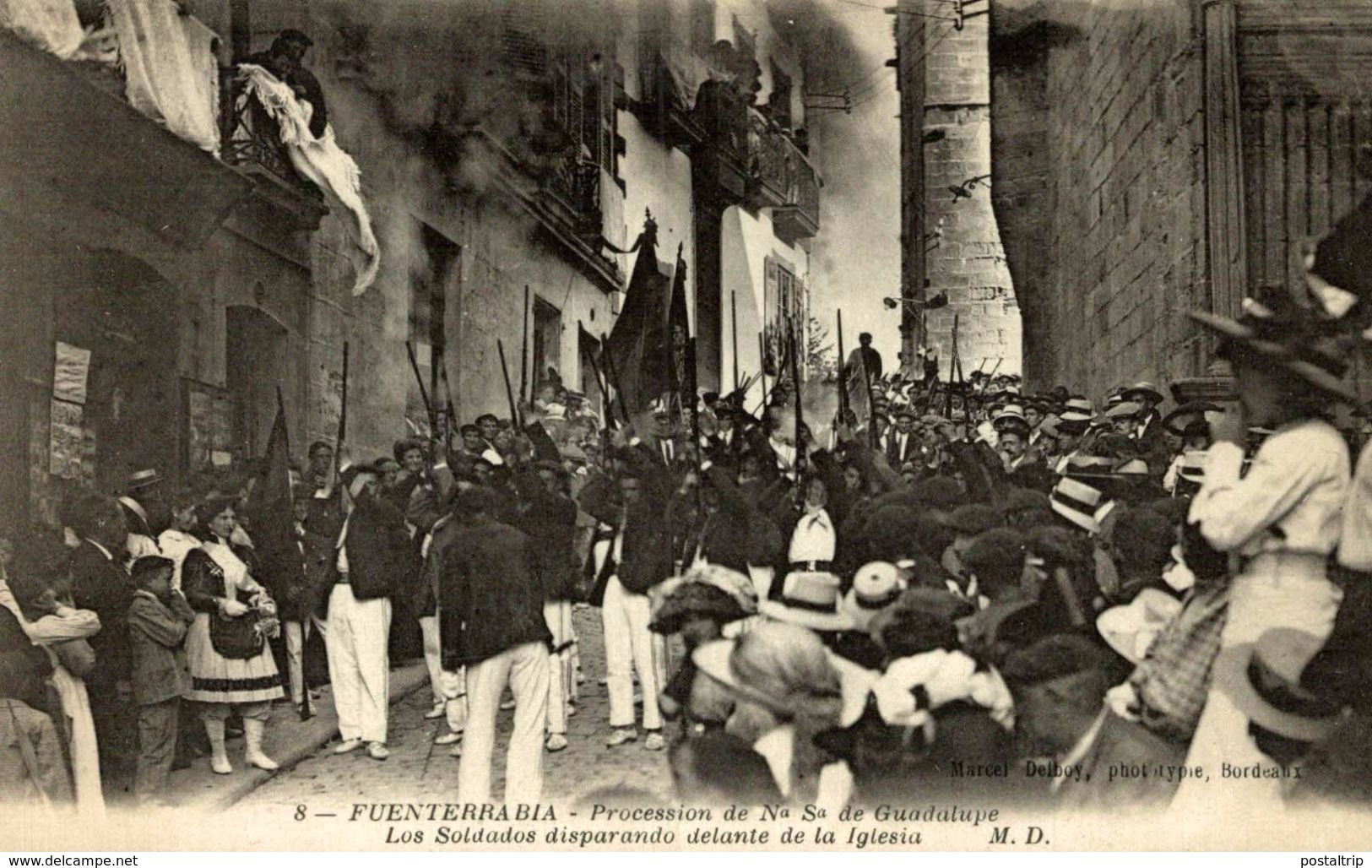 FUENTERRABIA - PROCESION DE NUESTRA SEÑORA DE GUADALUPE, SOLDADOS DISPARANDO DELANTE LA IGLESIA - Guipúzcoa (San Sebastián)