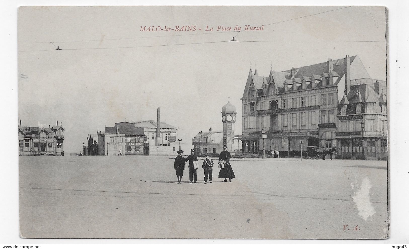 MALO LES BAINS - LA PLACE DU KURSAL AVEC PERSONNAGES - MANQUE MATIERE EN BAS A DROITE - CPA VOYAGEE - Malo Les Bains