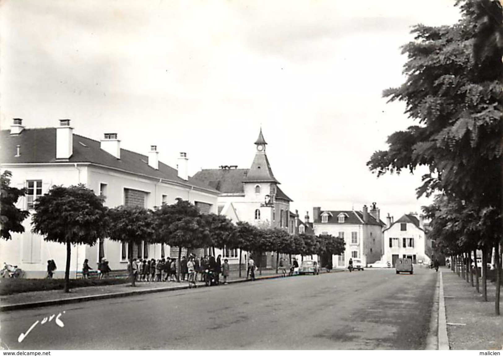 - Pyrenees Atlantiques -gd Format-ref-U985- Jurancon - Jurançon - Poste Et Mairie - Place Du Junqué - Enfants - Voitures - Jurancon