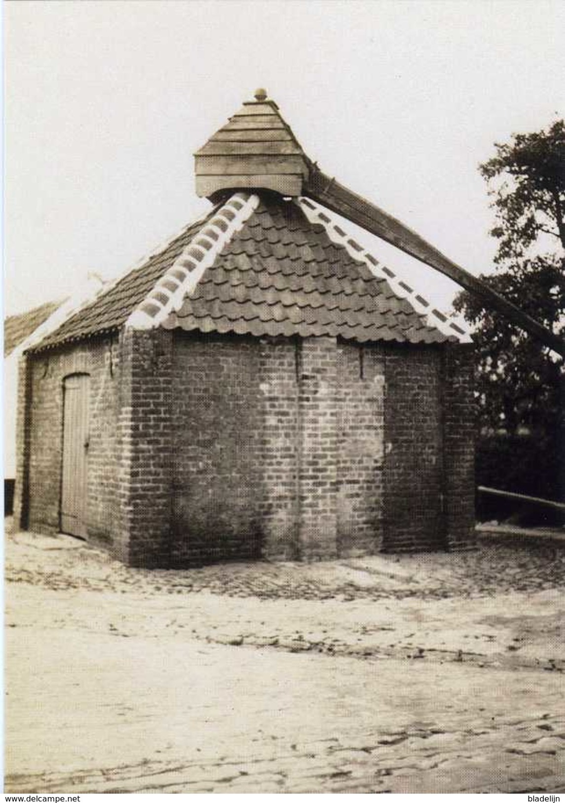 OUDENBURG (W.Vl.) - Molen/moulin - Historische Opname Ca. 1930 Van De Verdwenen Rosmolen Aan De Stationsstraat - Oudenburg