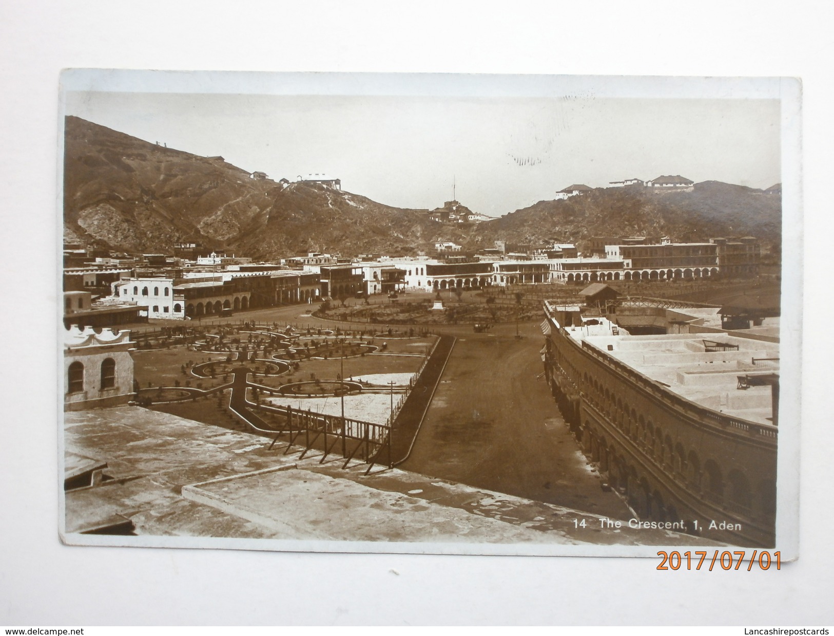 Postcard The Crescent Aden [ Yemen ]  My Ref B11410 - Yemen