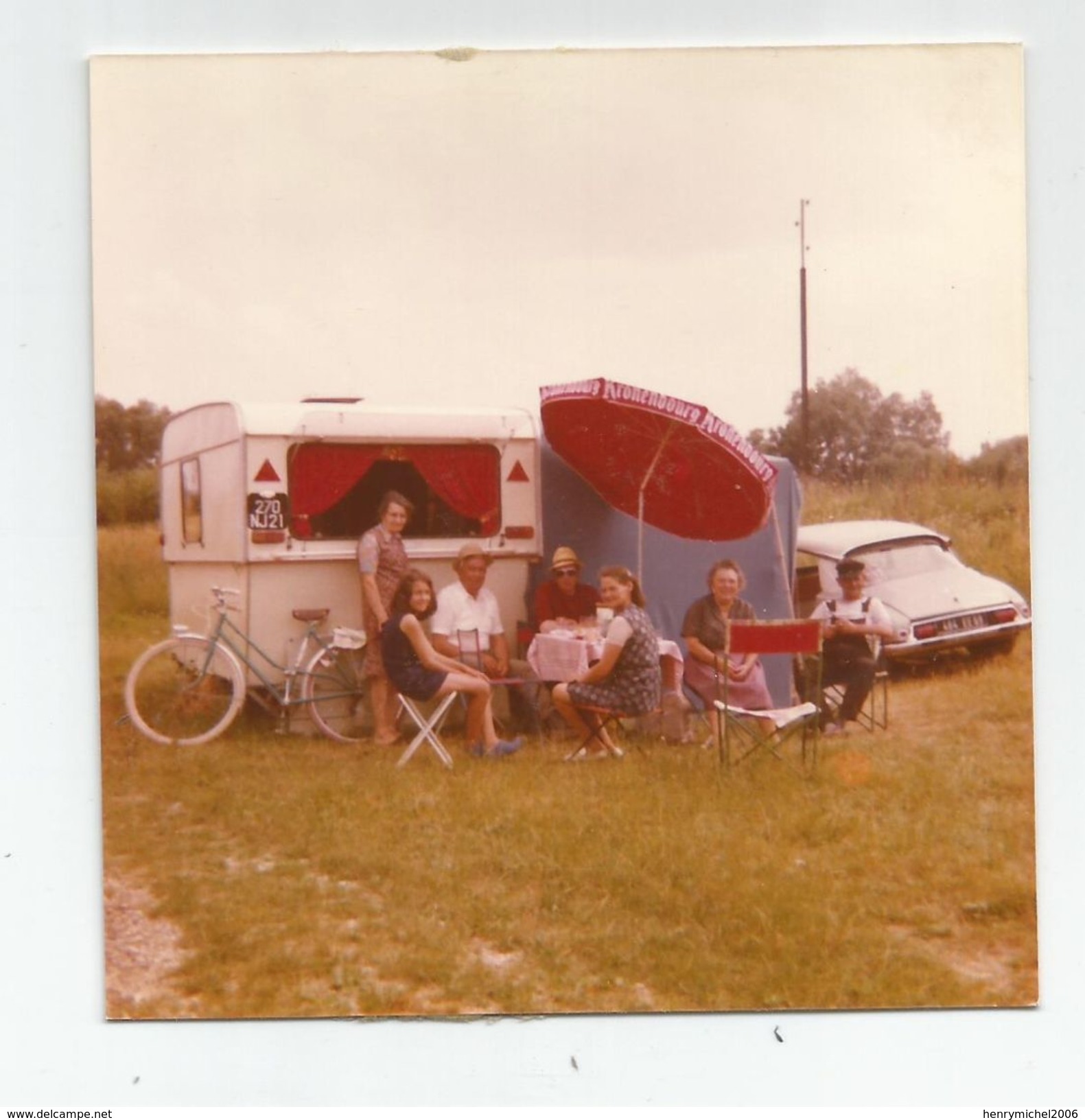 Photographie  Camping Animée Parasol Pub Bière Kronenbourg Caravane Auto Ds Photo 8,8x8,6 Cm - Automobile