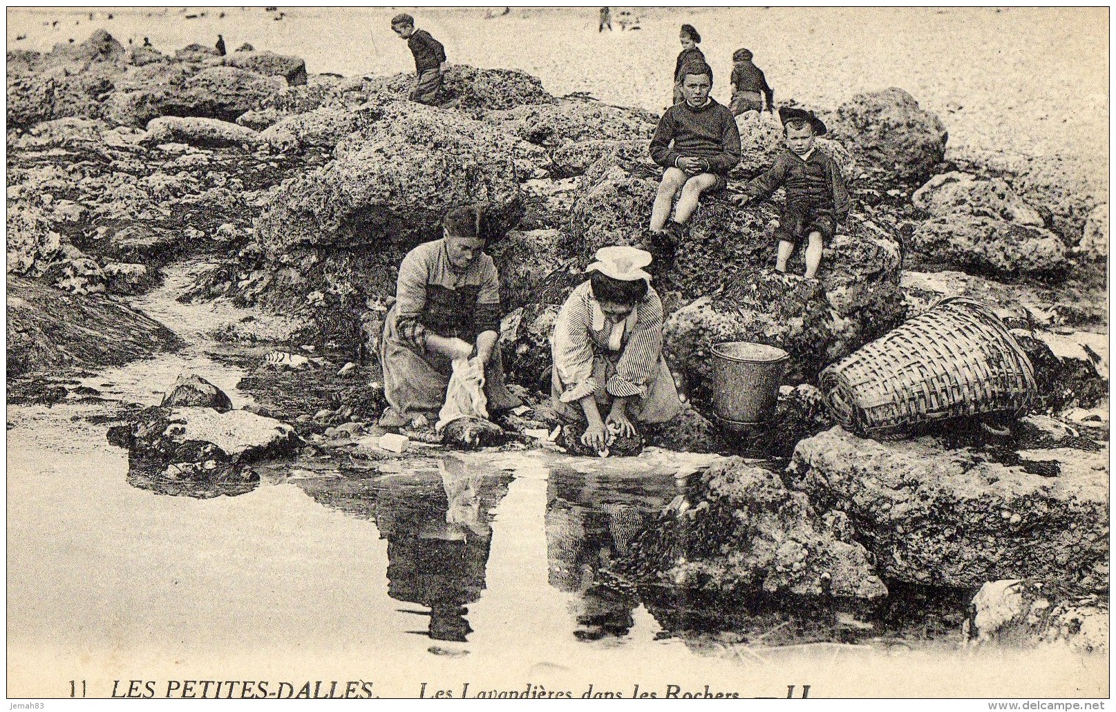Les Petites Dalles Les Lavandieres Dans Les Rochers (LOT AC12 ) - Other & Unclassified