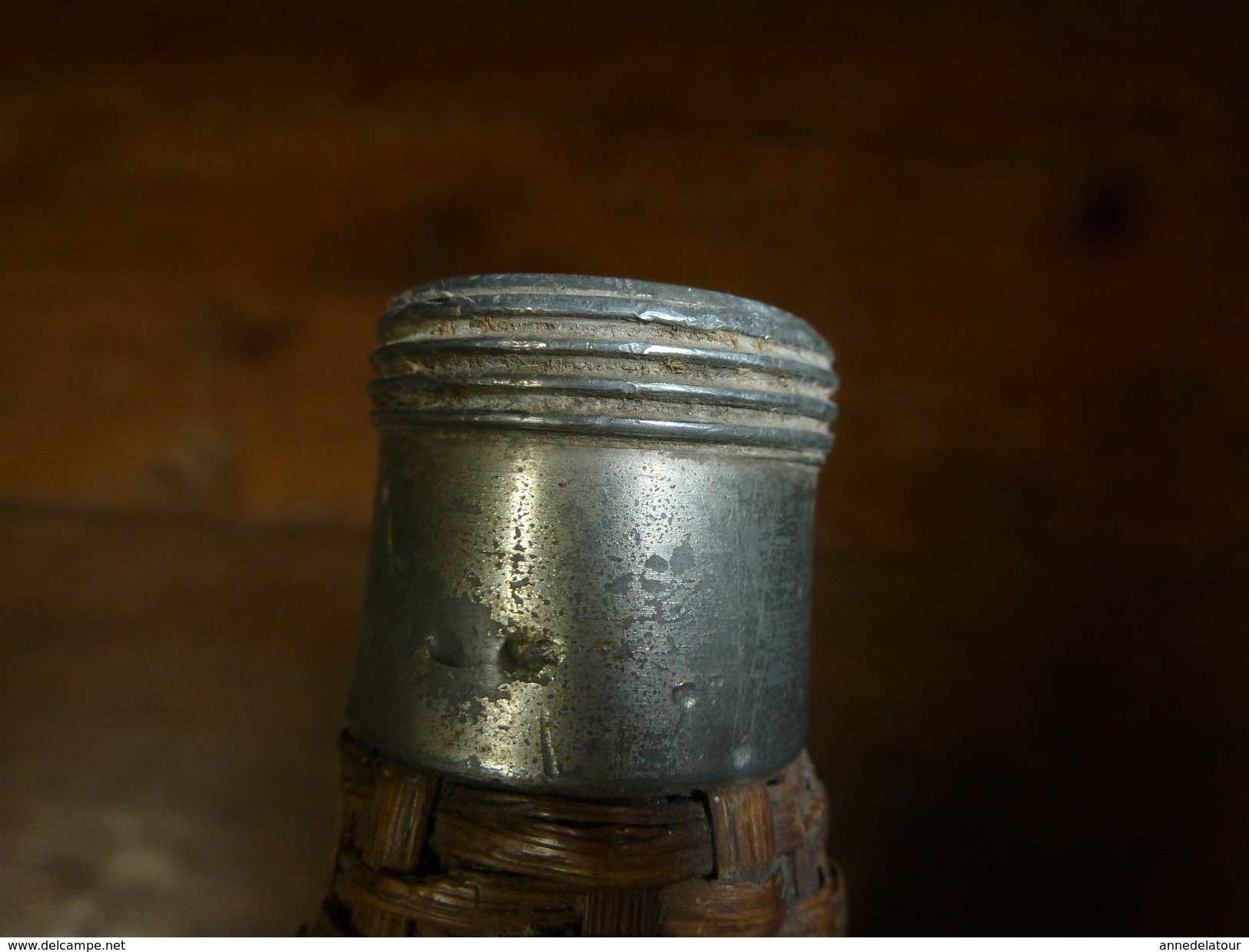 Flasque à Alcool Habillée En Osier Ou Cannage Tressé  , Goulot En étain à Vis , Hauteur 18cm - Otros & Sin Clasificación