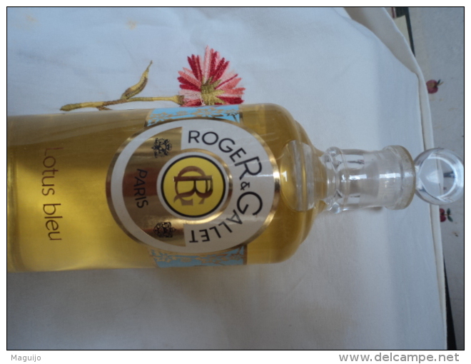 ROGER  &amp; GALLET " LOTUS BLEU" FLACON ( PAS VAPO)  BOUCHON VERRE   VENDU VIDE  LIRE ET VOIR !! - Flacons (vides)