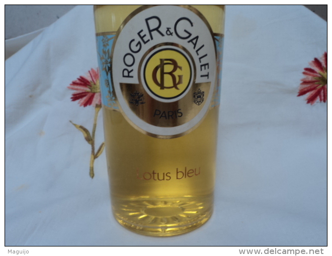 ROGER  &amp; GALLET " LOTUS BLEU" FLACON ( PAS VAPO)  BOUCHON VERRE   VENDU VIDE  LIRE ET VOIR !! - Frascos (vacíos)