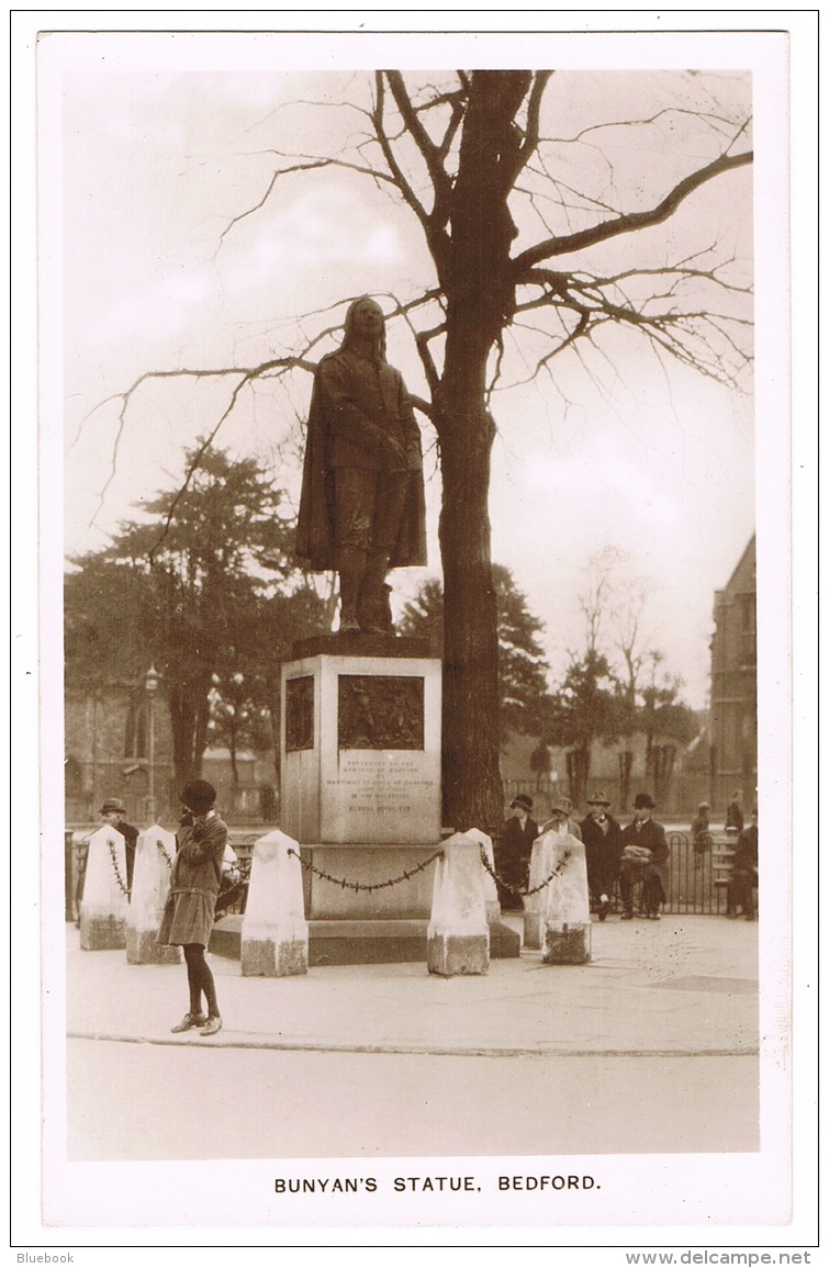 RB 1162 - Real Photo Postcard - Bunyan's Statue Bedford - Bedfordshire - Bedford