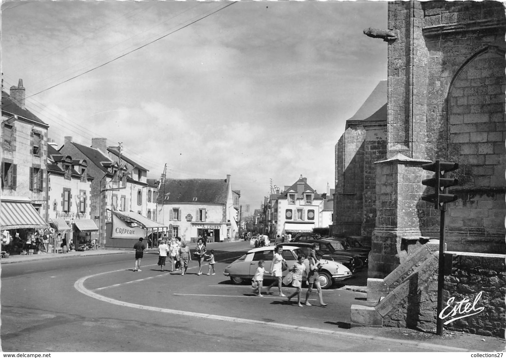 44-BATZ-SUR-MER- PLACE DE L'EGLISE - Batz-sur-Mer (Bourg De B.)