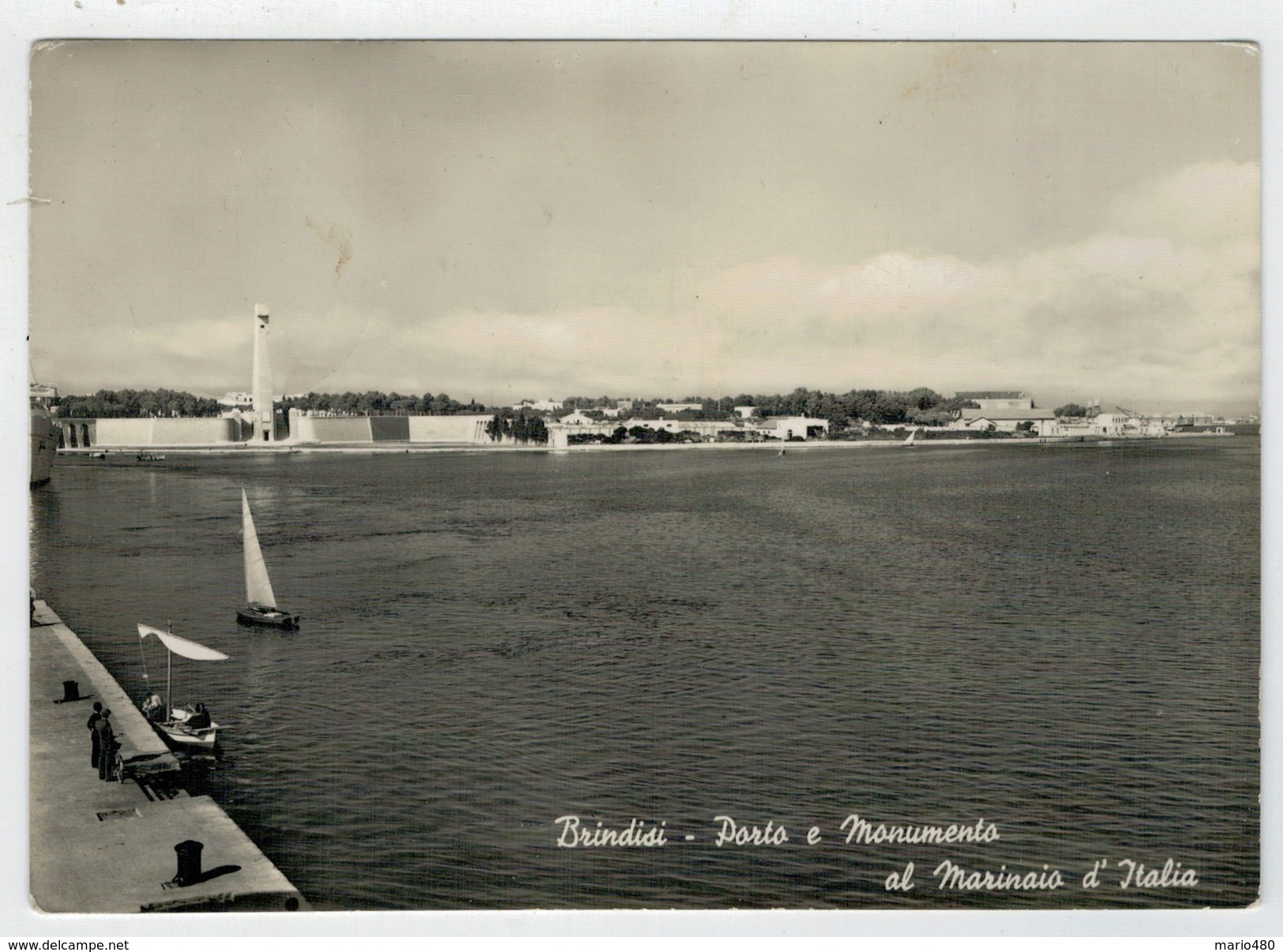 BRINDISI   PORTO  E  MONUMENTO  AL  MARINAIO  D' ITALIA  (TASSATA  TIMBRO AZZURRO)        (VIAGGIATA) - Brindisi