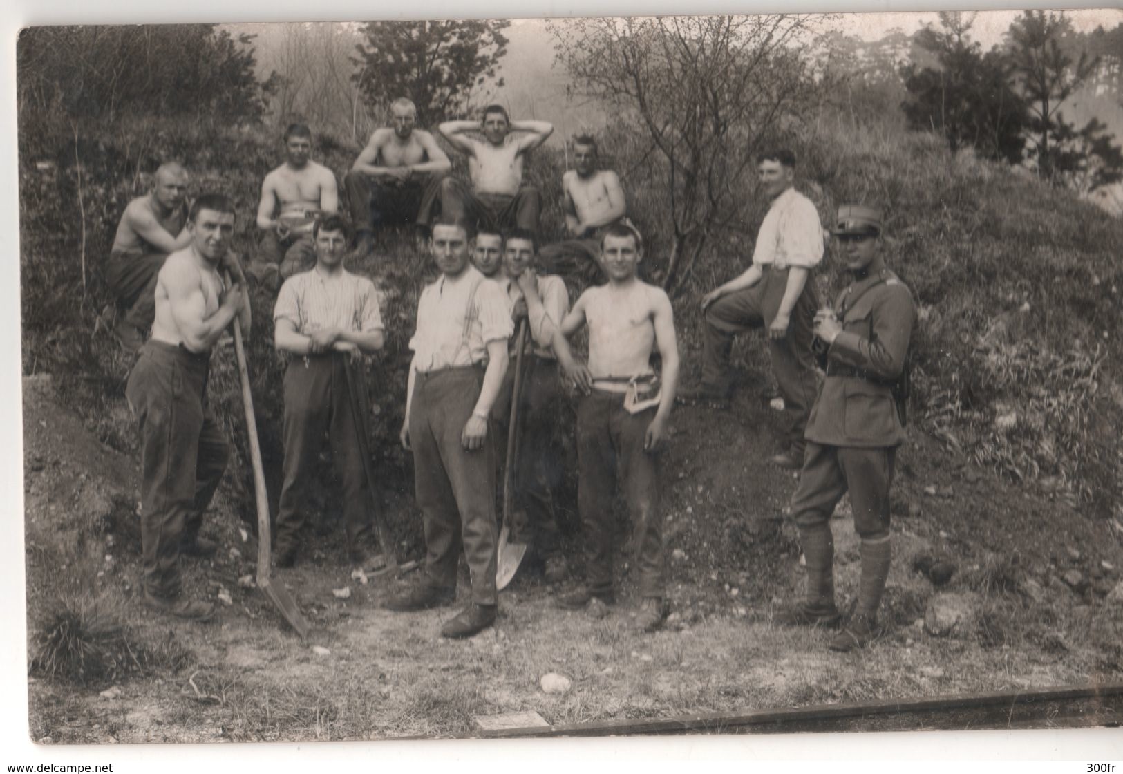 SUISSE POSTCARD CP TRES ANIMEE MILITAIRES WW2 CASERNES YVERDON VAUD  COLOMBIER NEUCHATEL J ROSSI & FILS PHOTOGRAPHIE - Colombier