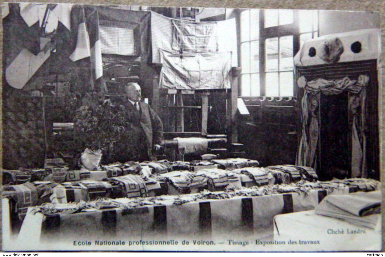 38 VOIRON ECOLE PROFESSIONNELLE  TISSAGE EXPOSITION DE TRAVAUX SOEIRIE TISSUS - Voiron