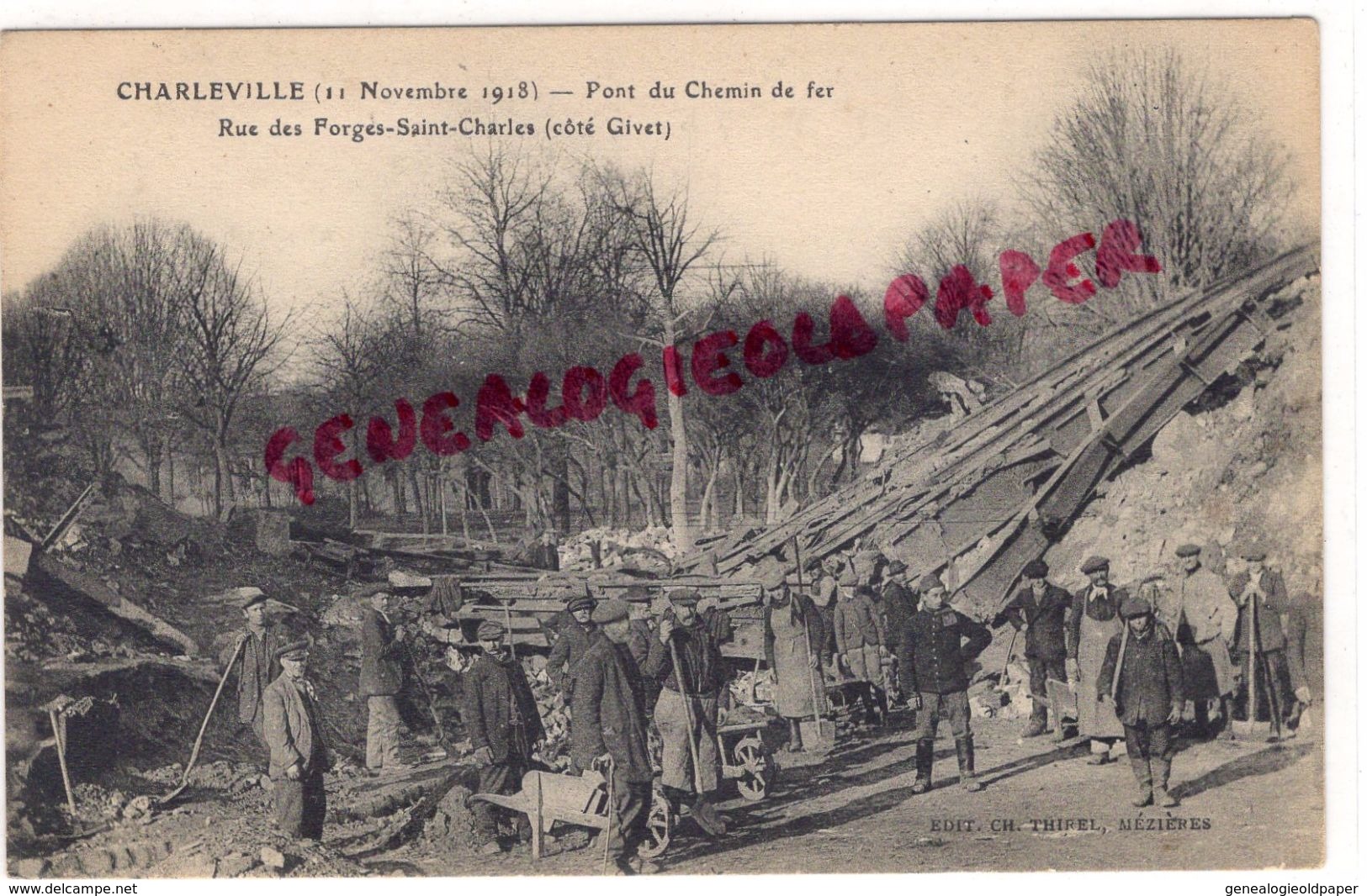 08 - CHARLEVILLE MEZIERES- 11 NOVEMBRE 1918- PONT DU CHEMIN DE FER -RUE DES FORGES SAINT CHARLES  COTE GIVET - Charleville