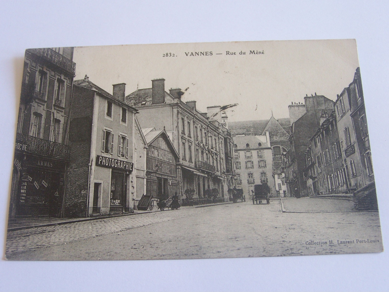 VANNES RUE DE  MENE CPA 1904 COMMERCES PHOTOGRAPHE - Vannes