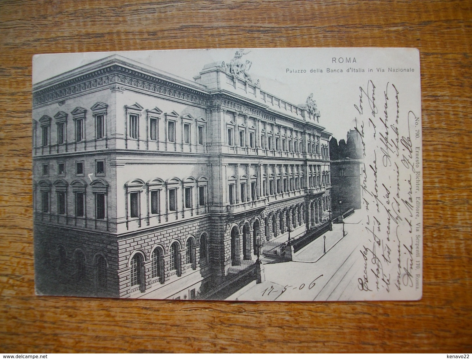 Italie , Roma , Palazzo Della Banca D'italia In Via Nazionale " Beau Petit Timbre Avec Voisin à Gauche Décalage " - Autres Monuments, édifices