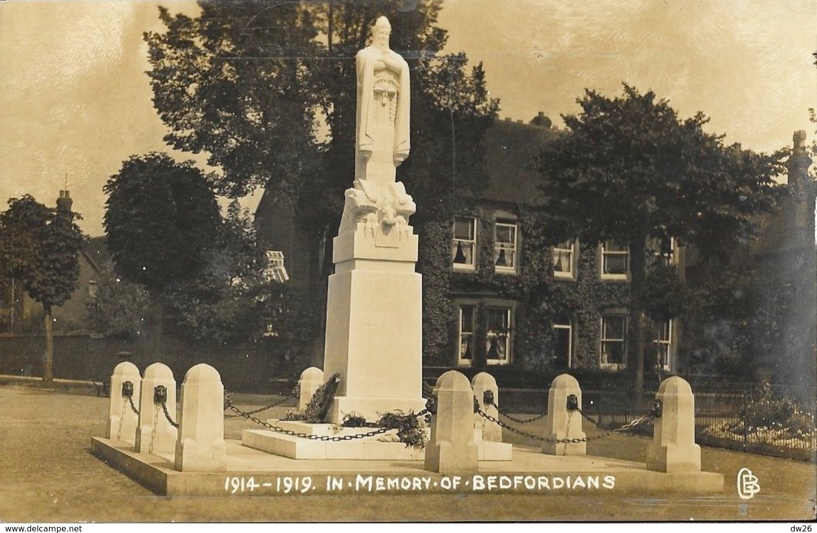 Bedford - Embankment Gardens, War Memorial - 1914-1919 In Memory Of Bedfordians - Bedford