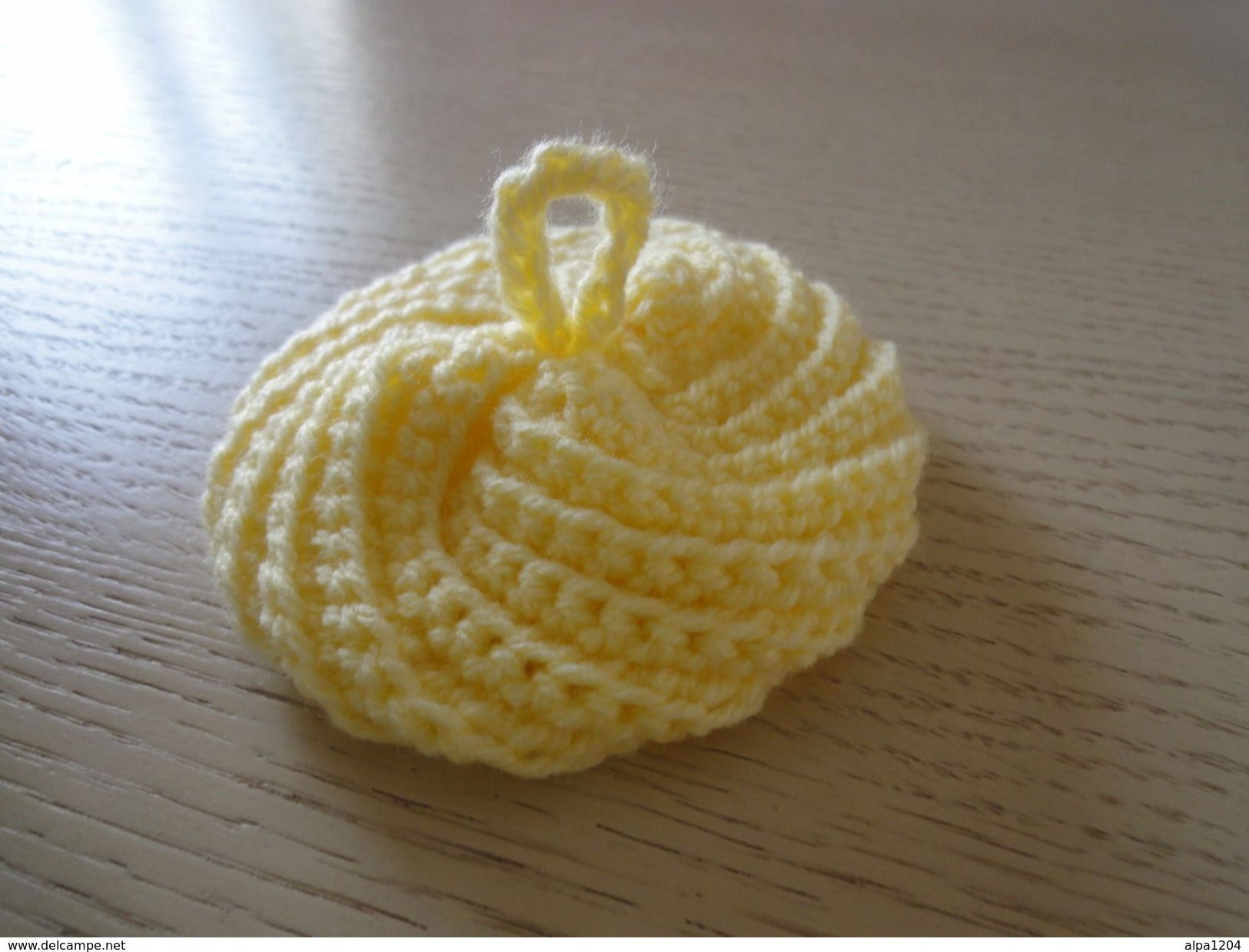 TAWASHI JAUNE AVEC SON ACCROCHE ET SIX MINI LINGETTES REALISES AU CROCHET - FAIT MAIN - NEUFS - Other & Unclassified