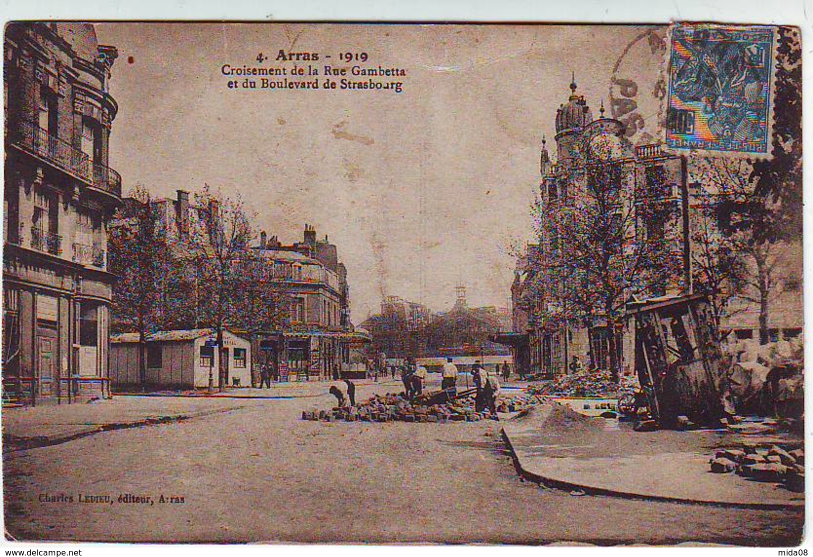 62. ARRAS . 1919. CROISEMENT DE LA RUE GAMBETTA ET DU BOULEVARD DE STRASBOURG . ANIMEE - Arras