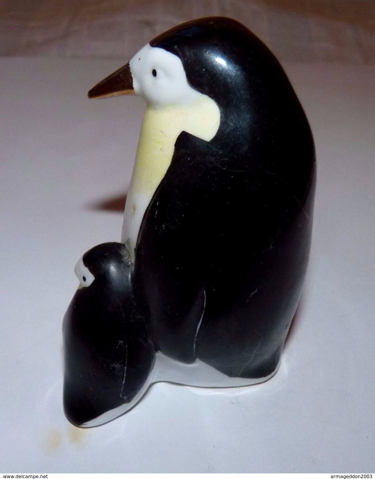 VINTAGE FIGURINE PINGOUIN ET BÉBÉ MINIATURE EN PORCELAINE BEC DORÉ ANIMAL TBE - Autres & Non Classés