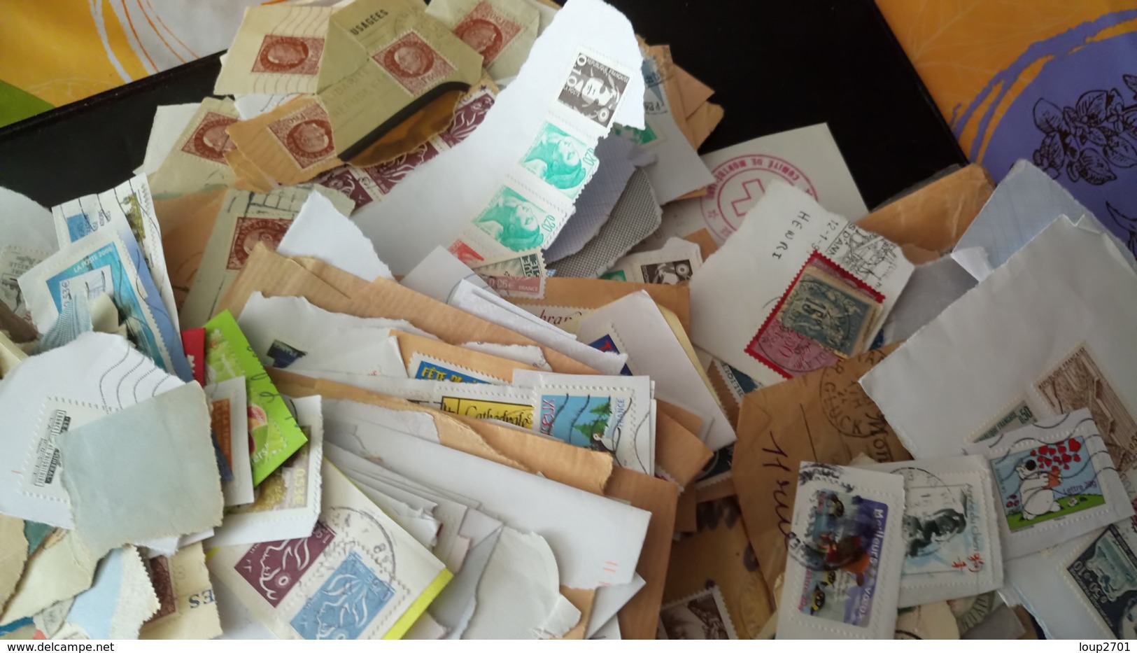 F0236 CARTON 2.400KG VRAC FRANCE LETTRES CARTES DOCS AVEC BELLES VALEURS A TRIER BELLE COTE DÉPART 10&euro; - Kilowaar (min. 1000 Zegels)