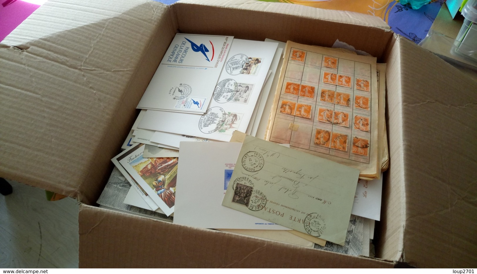 F0236 CARTON 2.400KG VRAC FRANCE LETTRES CARTES DOCS AVEC BELLES VALEURS A TRIER BELLE COTE DÉPART 10&euro;