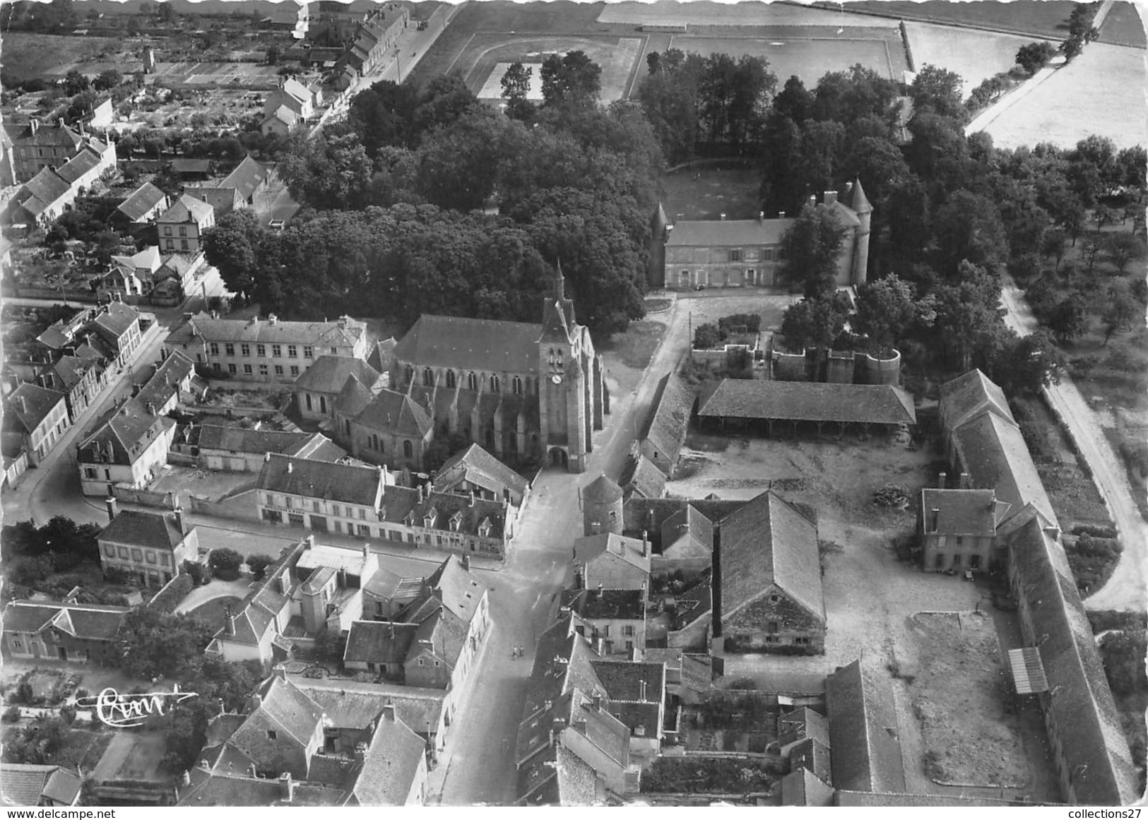 77-NANGIS- VUE AERIENNE SUR L'ANCIEN CHATEAU - Nangis