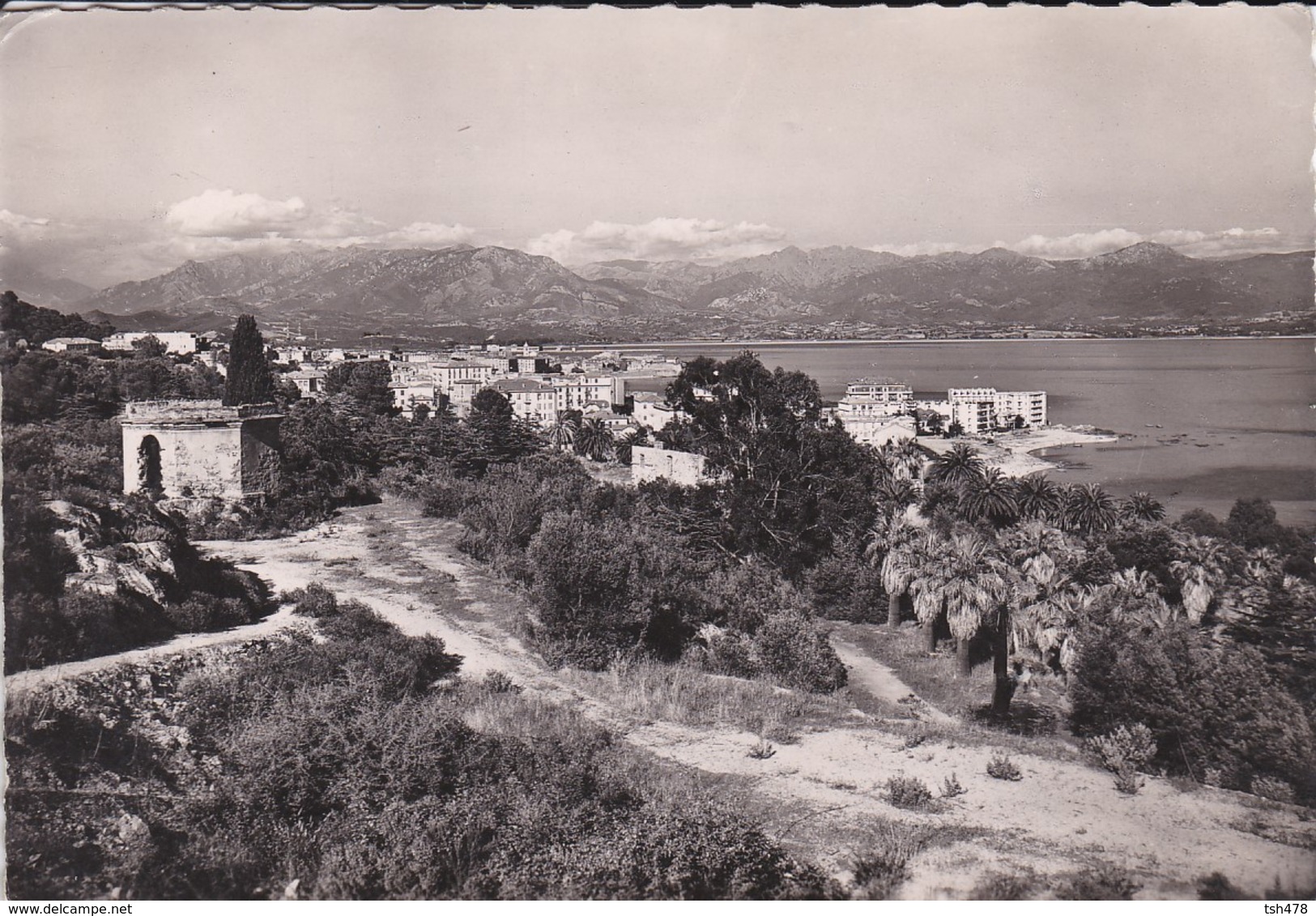 20---2A---AJACCIO--vue Sur La Ville Et Le Golfe--voir 2 Scans - Ajaccio