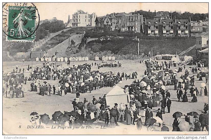 Dinard       35        Sur La Plage.Jour De Fête     (voir Scan) - Dinard