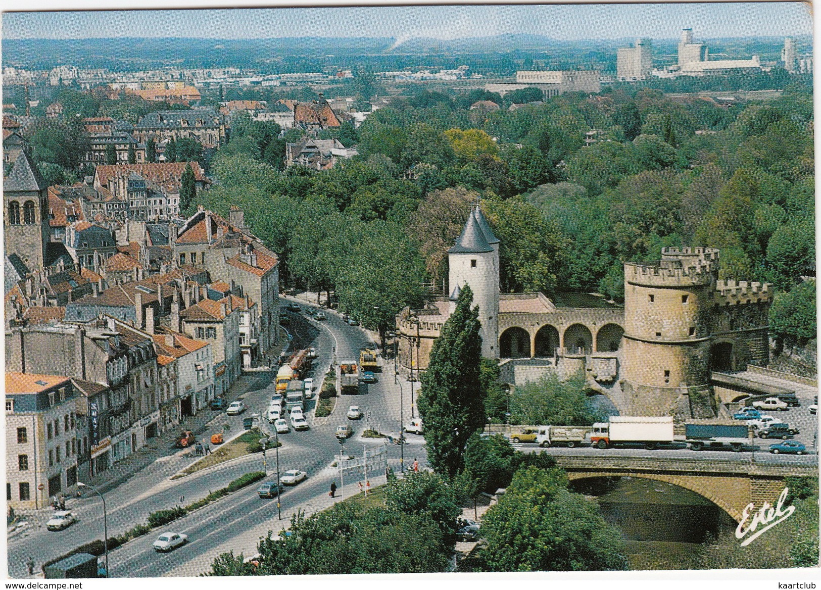 Metz: CITROËN GS & 2CV AZU, CAMIONS, AMI, RENAULT 4-COMBI, SIMCA 1100  - Le Pont Sur La Seille Et La Porte Des Allemands - PKW