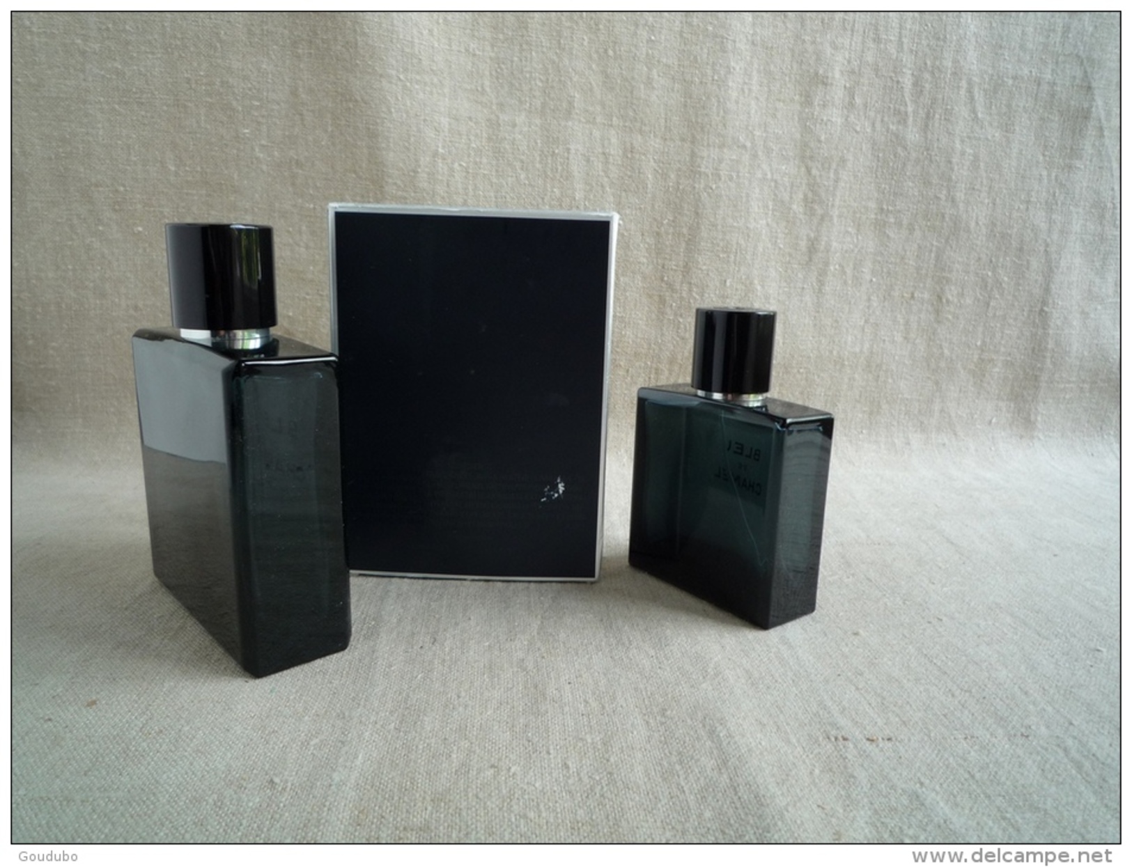 Bleu de Chanel Lot 2 flacons vides 100ml avec boîte 50ml sans. Voir photos.