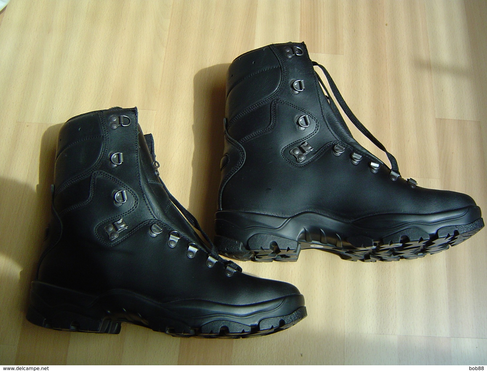 CHAUSSURES DE COMBAT / CLIMAT TEMPERE - Equipment