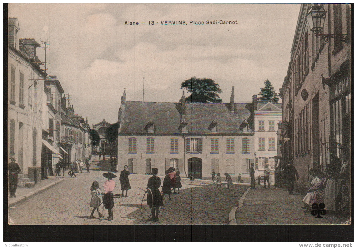 DD1724  FRANCE  VERVINS AISNE PLACE SADI CARNOT  POSTCARD - Vervins