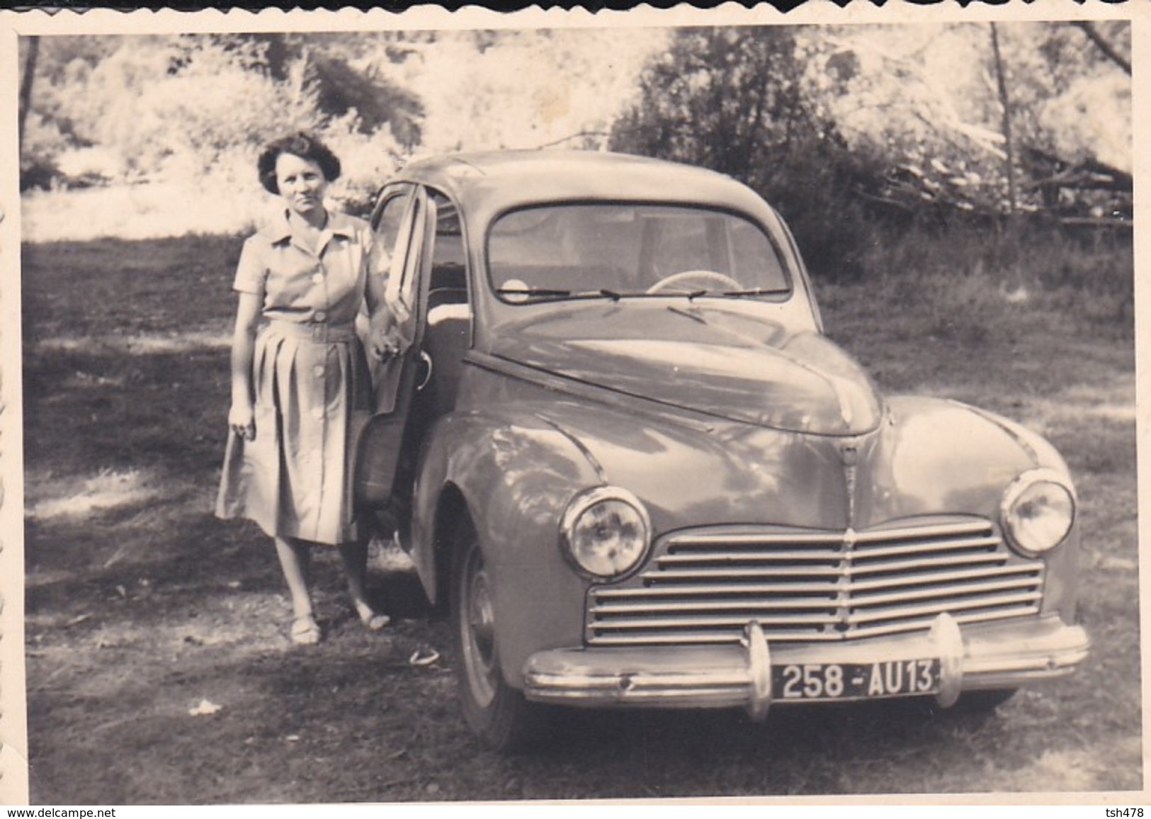 MINI PHOTO---Voiture 203 Peugeot Avec MADAME---voir 2 Scans - Autres & Non Classés