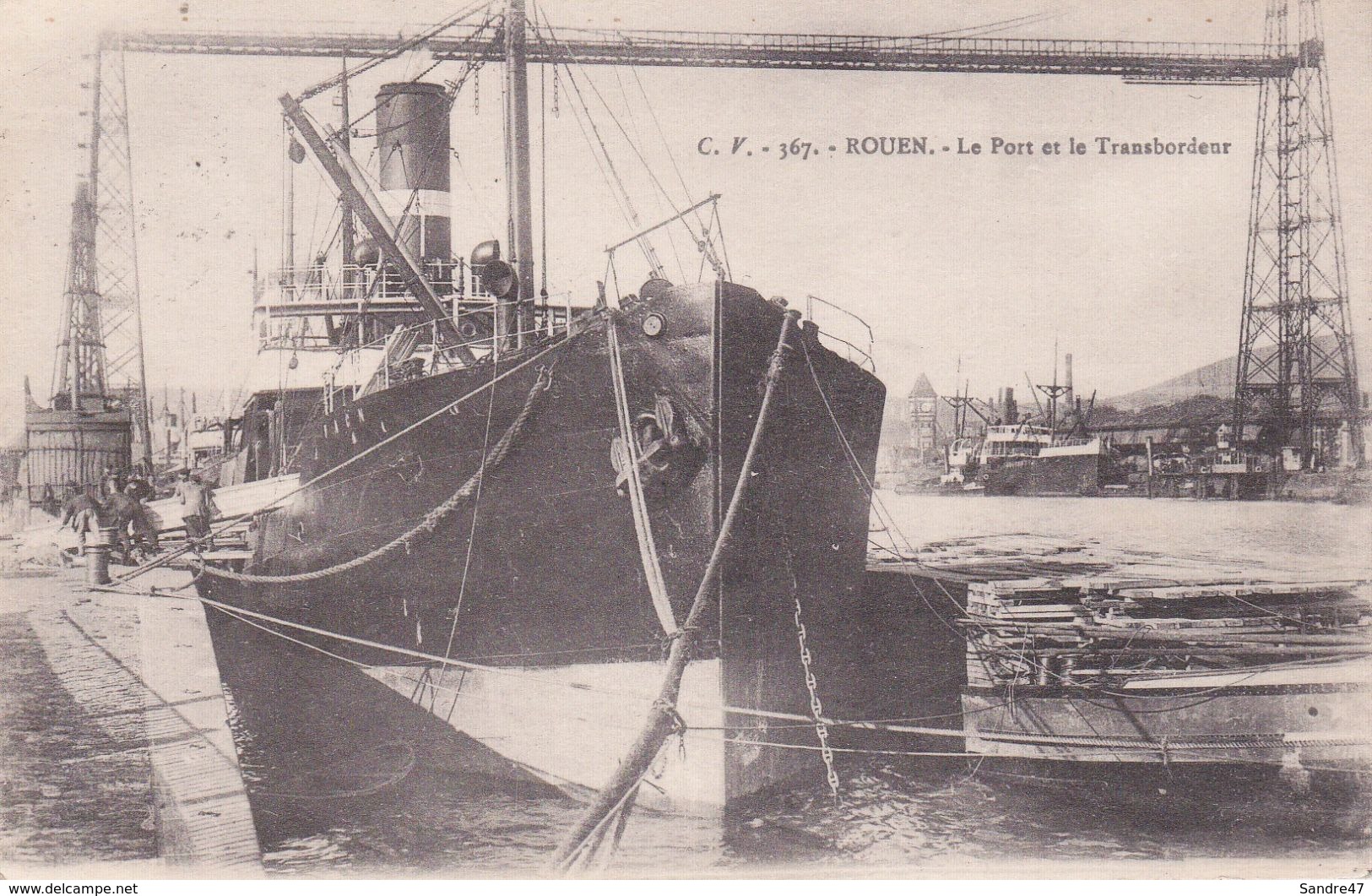 CPA  BATEAUX.  Rouen. Le Port Et Le Transbordeur. Cargo Au Port. ..F946 - Commercio