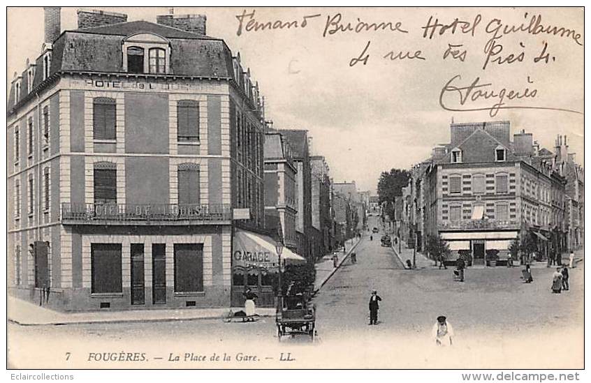 Fougères      35      Place De La Gare Et Hôtel De L'Ouest      (voir Scan) - Fougeres