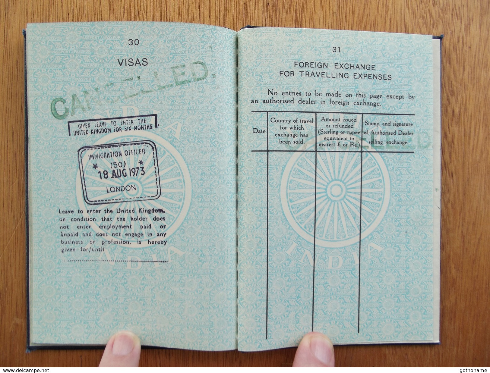 Passeport de l'Inde, passport, reisepass,  circa 1975, non circulé. Tampon 'London' (port de Londres) India