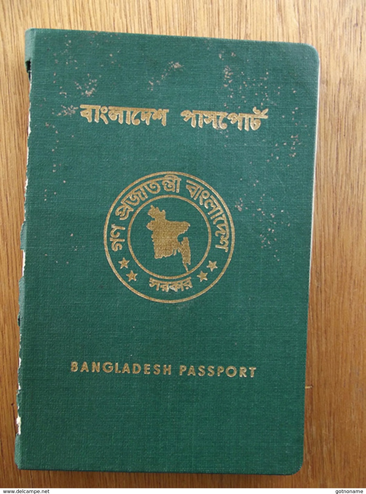 Passeport, Passport, Reisepass Bangladesh 1976 En Mauvais état. Bangladesh Passport 1976 In Poor Condition. - Historische Documenten