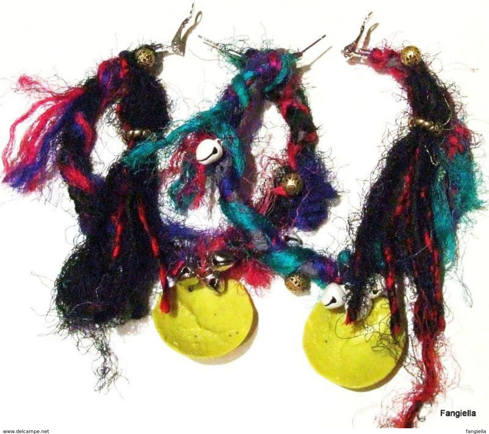 Créoles Ethniques Ruban Et Fil De Soie Multicolore, Grelots, Disques Rustiques  De Grandes Boucles D'oreilles Pour Un Cô - Boucles D'oreilles