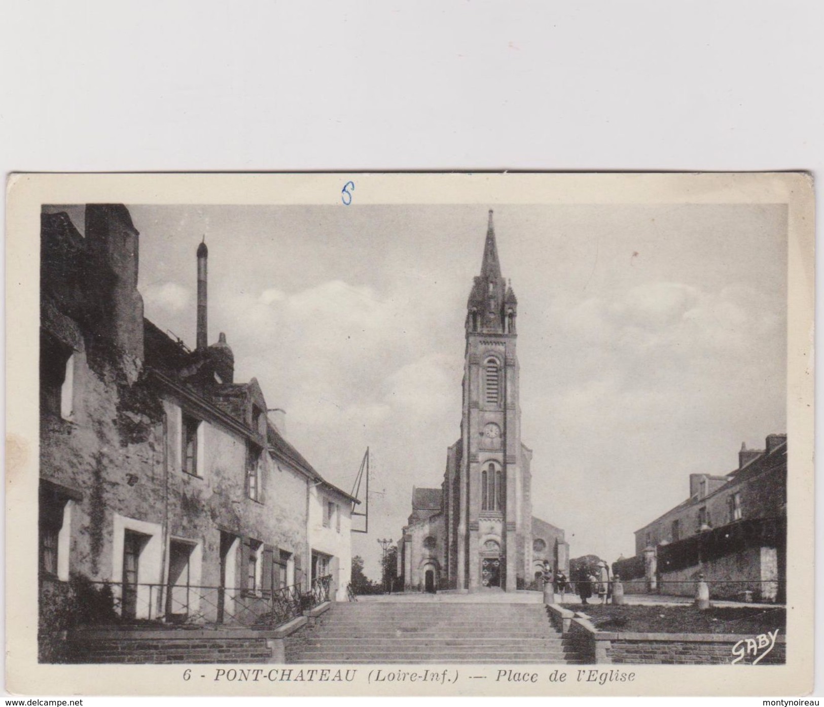 Loire  Atlantique :  PONT  CHATEAU  : Place De L  église - Pontchâteau