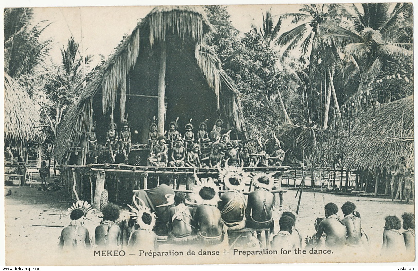 Mekéo Preparation De Danse Indigenes Costumés  Mission Sacré Coeur Issoudun Indre - Papua New Guinea