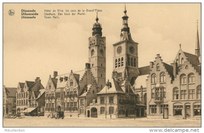 BE DIXMUDE / Hôtel De Ville  Un Coin De La Grand Place / - Diksmuide