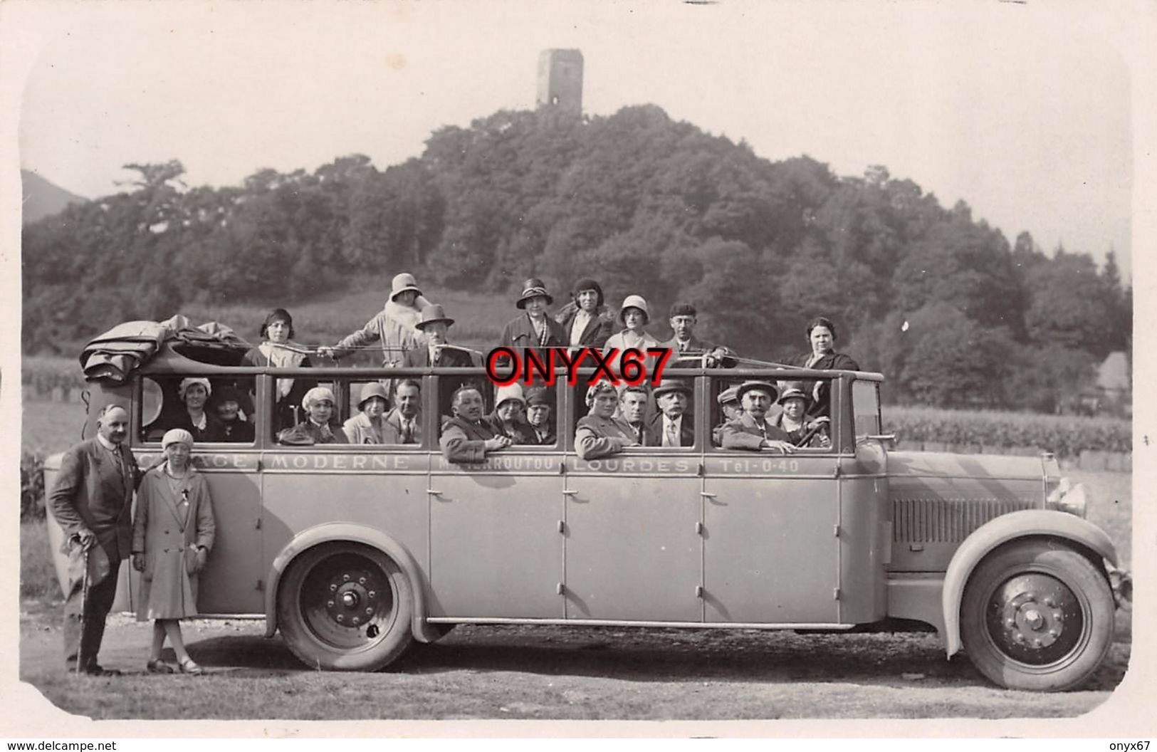 Carte Postale Photo BUS-AUTOBUS-CAR-CAMION-VOITURE-TRANSPORT Garage Moderne PIERROUTOU à Lourdes - Autobús & Autocar