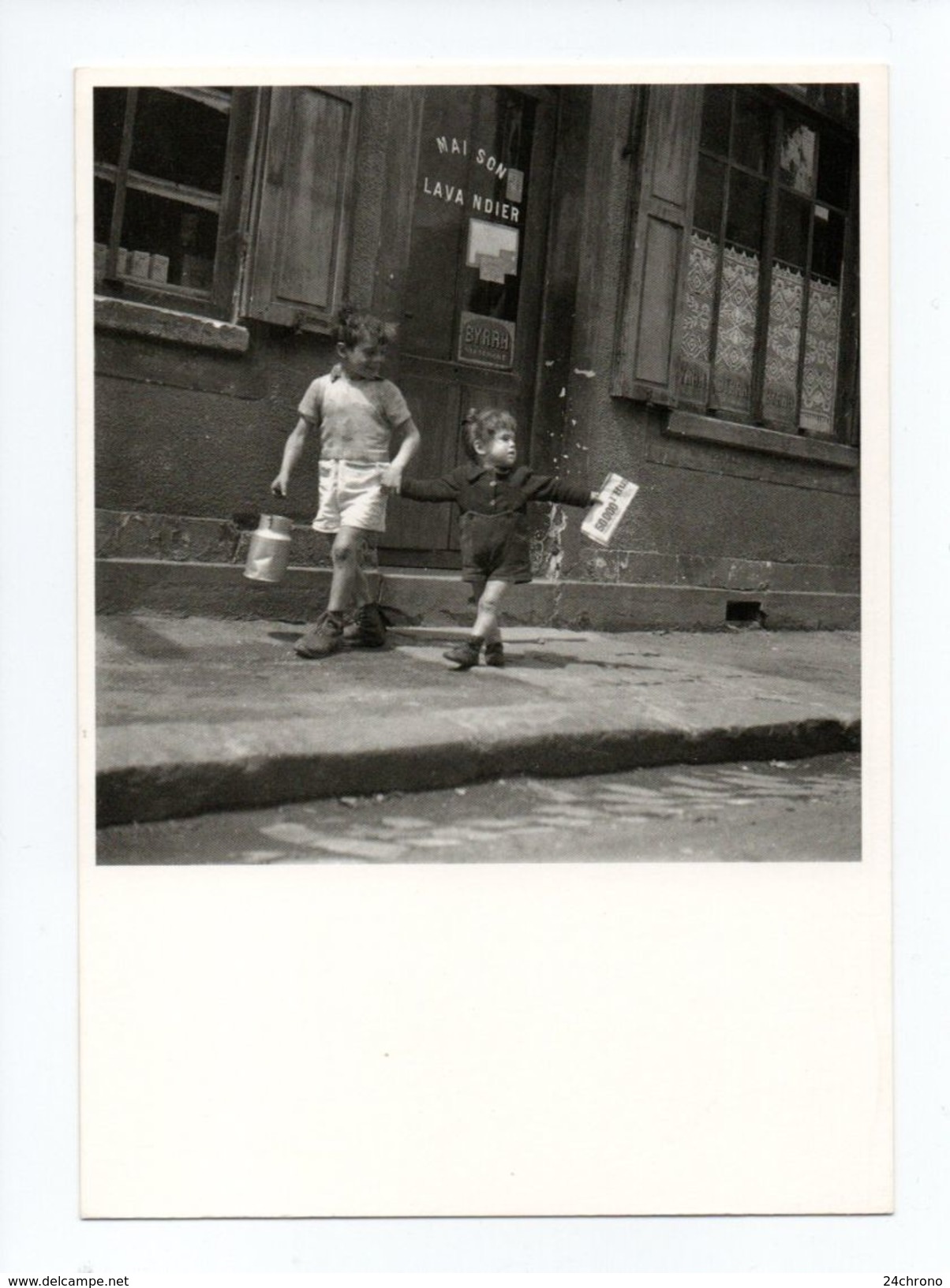 Robert Doisneau: Enfants De Choisy Le Roi, Pot à Lait, Journal L' Humanite, Maison Lavandier, 1944 (17-1290) - Doisneau