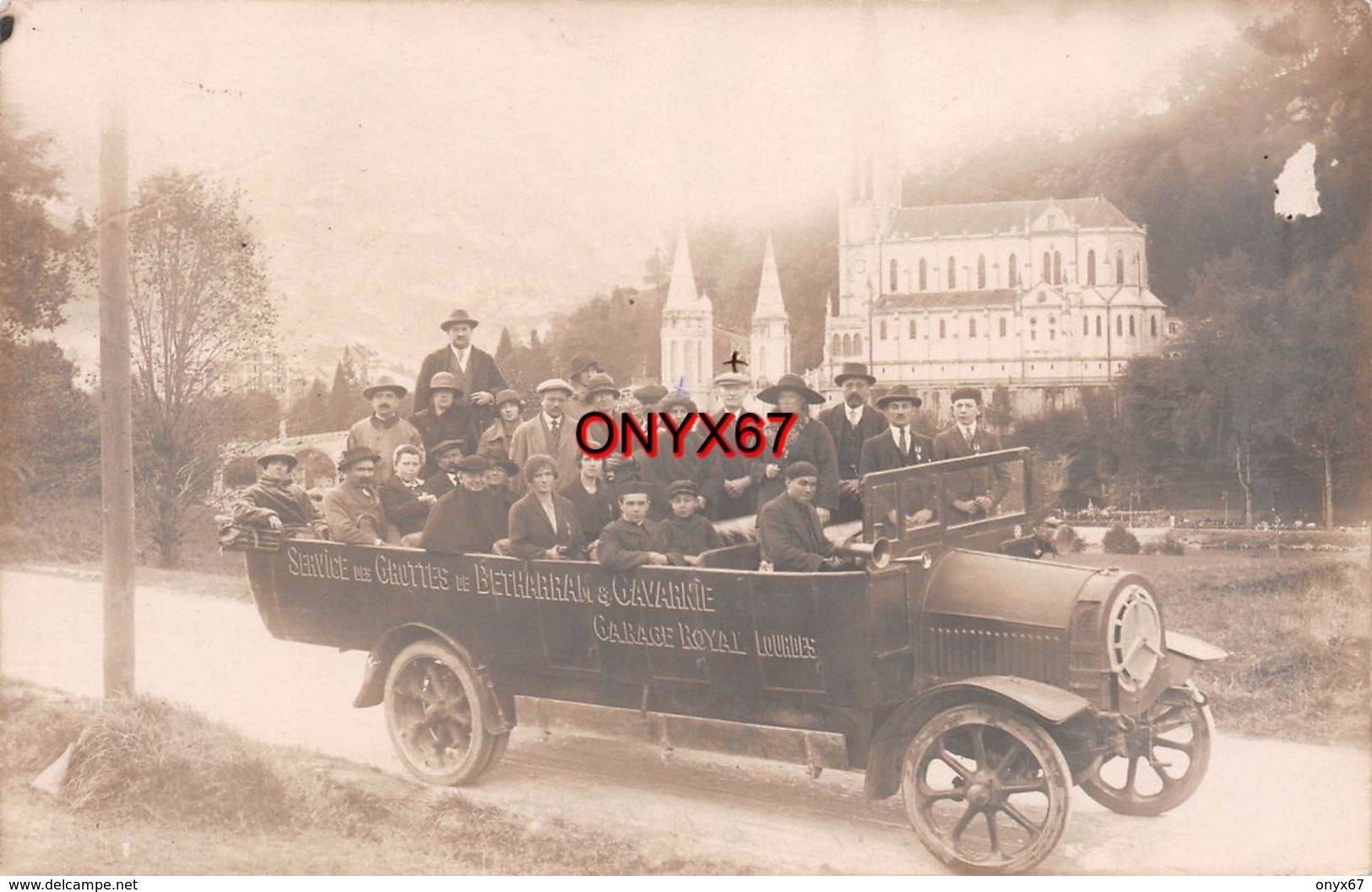 Carte Postale Photo BUS-AUTOBUS-CAR-CAMION-VOITURE-TRANSPORT Service Betharram-Gavarnie Garage ROYAL, Lourdes 1924 - Buses & Coaches