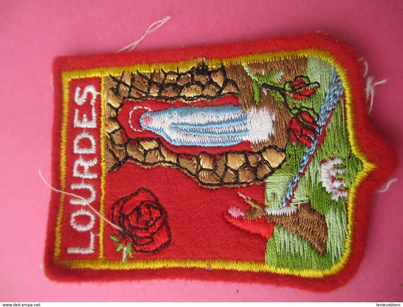 Ecusson Tissu/LOURDES/ La Grotte / Années 1960 - 1970        ET175 - Patches