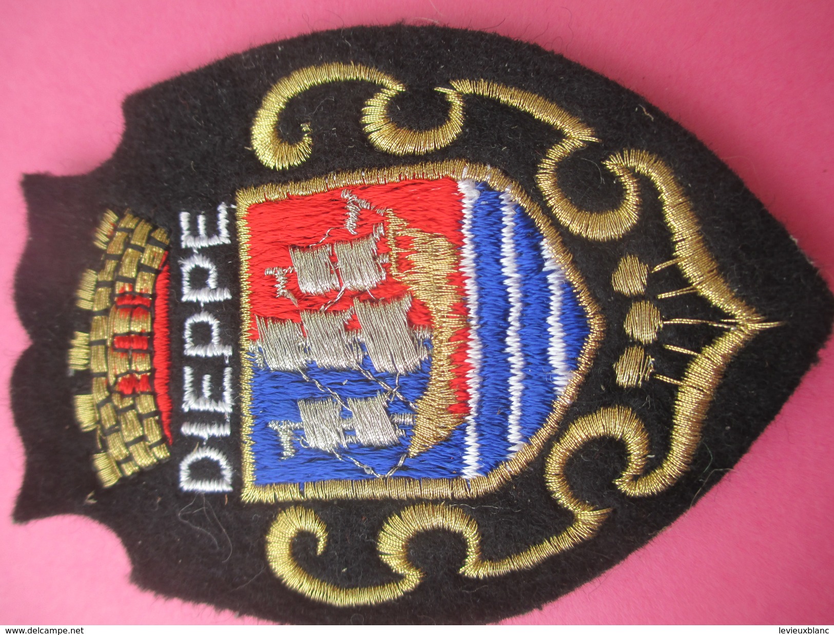 Ecusson Tissu/DIEPPE / Seine Maritime /Années 1960 - 1970        ET183 - Blazoenen (textiel)