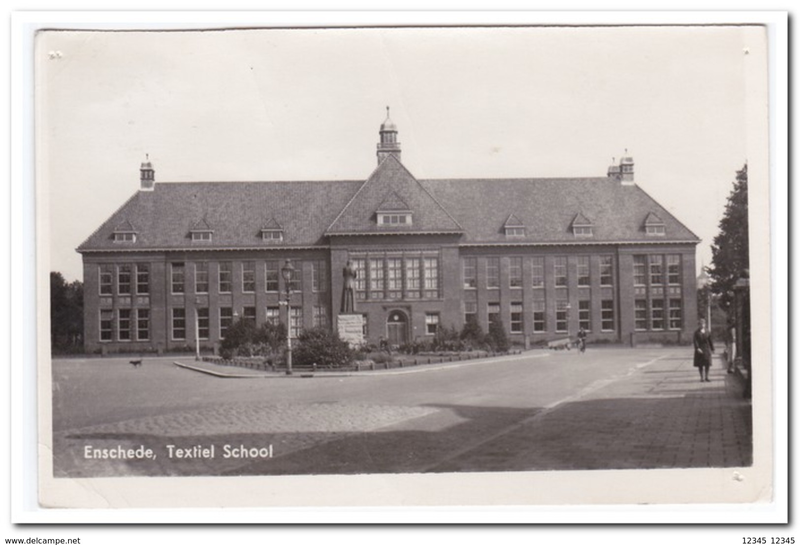 Enschede, Textiel School ( 2 Breuklijntjes + Punaisegaatjes) - Enschede