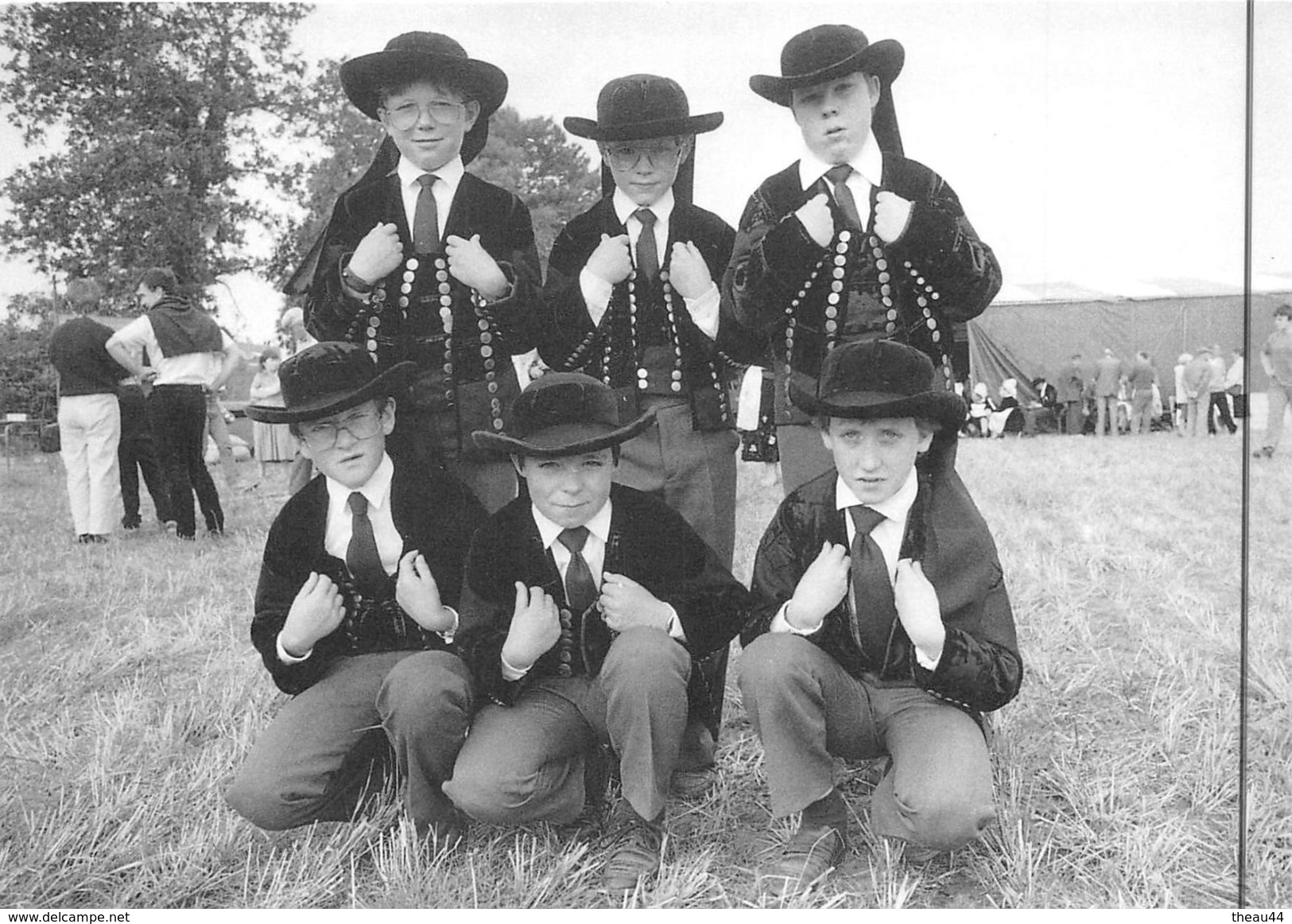 LE FAOUET - Chapelle Saint-Sébastien, Jour De Pardon - Les Garçons Du Cercle Celtique De Langonnet En 1984 - Faouët