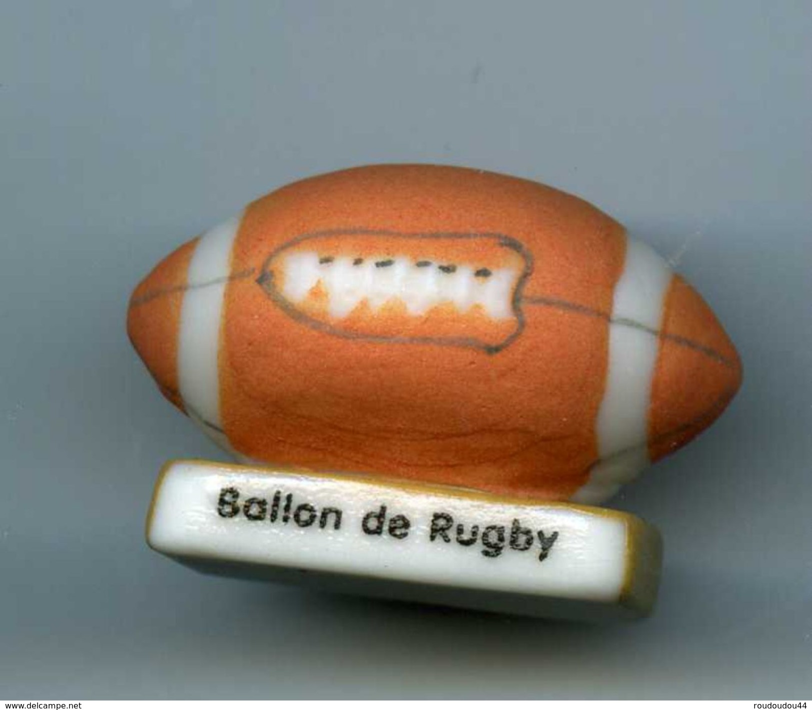 FEVES - FEVE - SPORTS - BALLON DE RUGBY - SOCLE MARRON - MAT - Sport