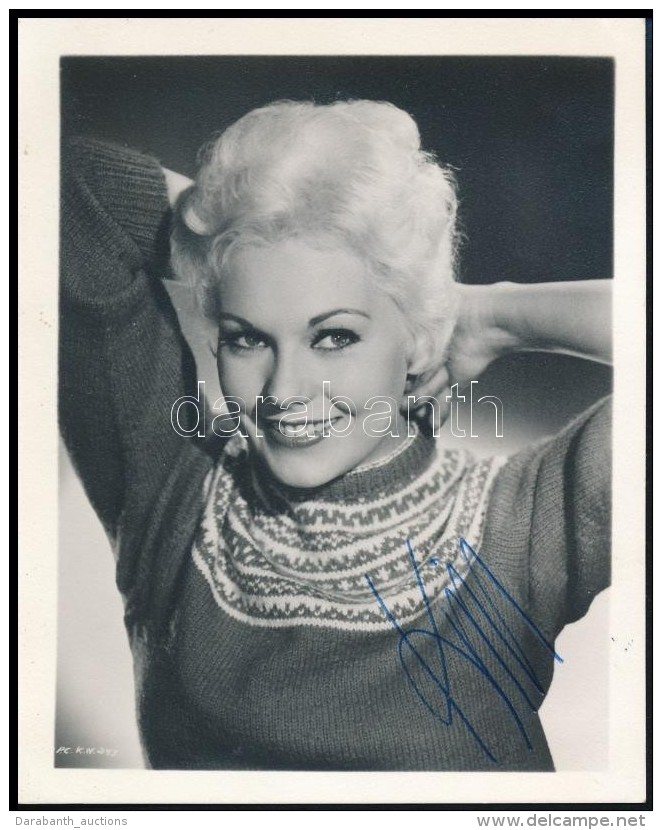 Kim Novak (1933-) Amerikai Sz&iacute;n&eacute;sznÅ‘ Al&aacute;&iacute;rt Fot&oacute;lapja, 12,5x10 Cm / Autograph... - Otros & Sin Clasificación